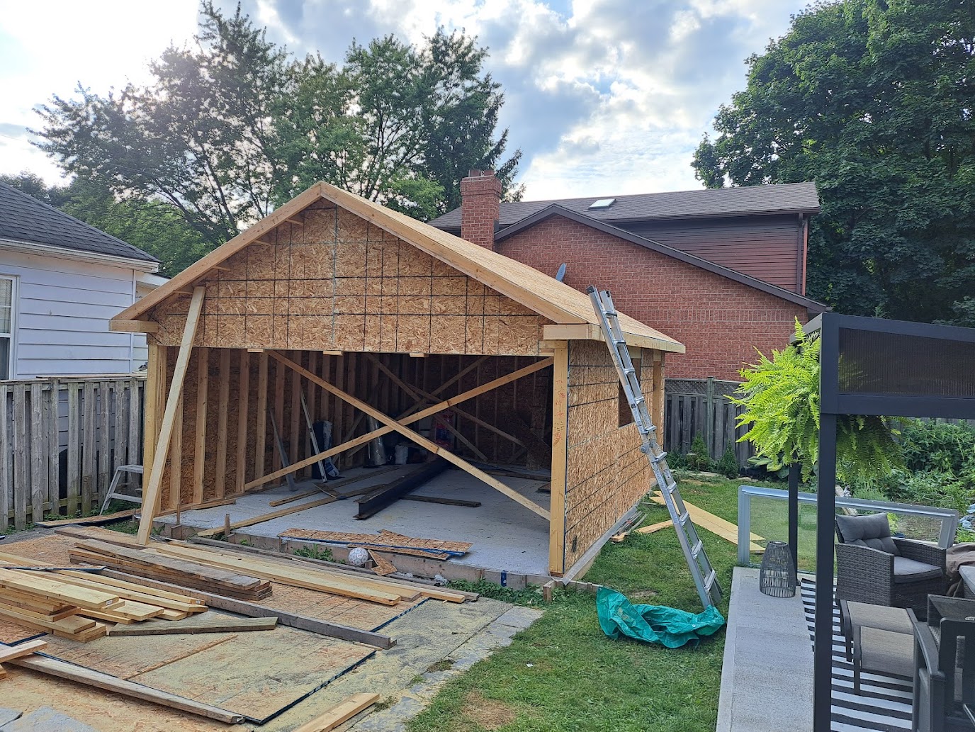 Detached residential garage wall and roof framing